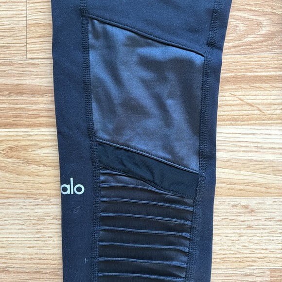 ALO Yoga Black High-Waist Leggings - Picture 7 of 12